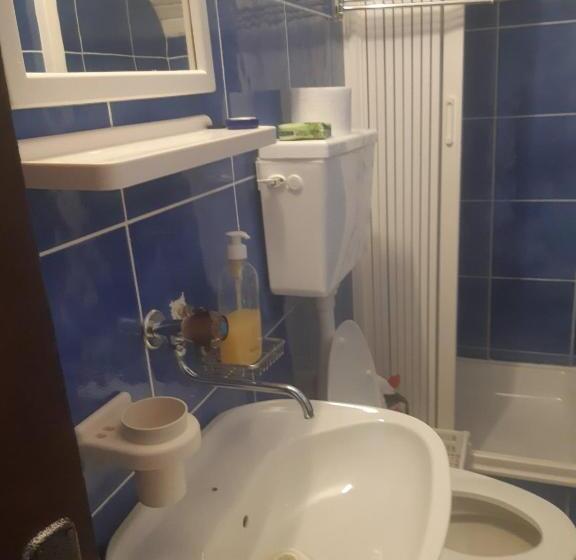 اتاق استاندارد با سرویس بهداشتی مشترک, Kovcica Rooms