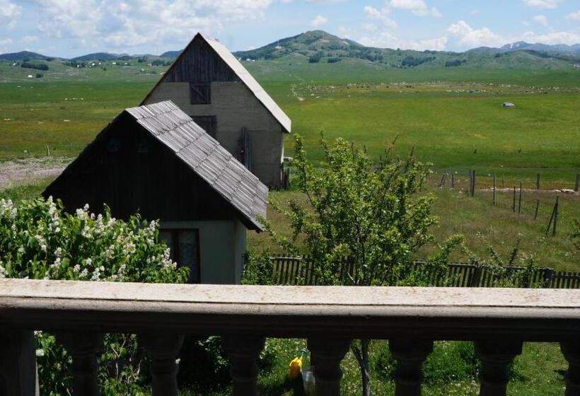 اتاق استاندارد یک تخته با سرویس بهداشتی مشترک, Kovcica Rooms