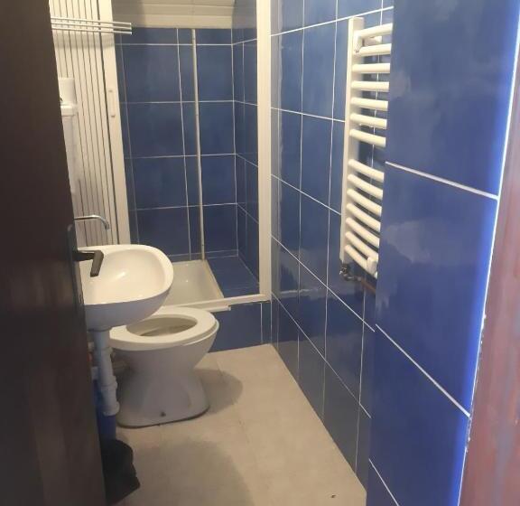 اتاق استاندارد یک تخته با سرویس بهداشتی مشترک, Kovcica Rooms