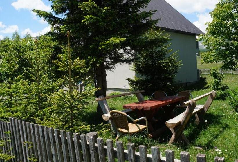 اتاق استاندارد یک تخته با سرویس بهداشتی مشترک, Kovcica Rooms