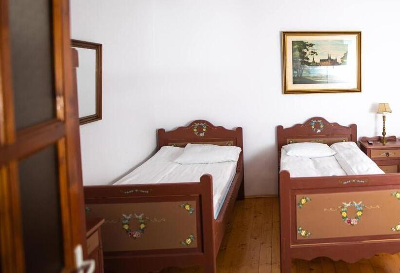 غرفة قياسية ثلاثية, Pensiunea Sachsenhof