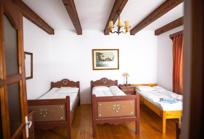 غرفة قياسية ثلاثية, Pensiunea Sachsenhof