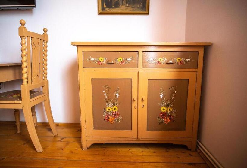 غرفة قياسية ثلاثية مع حمام خارجي, Pensiunea Sachsenhof