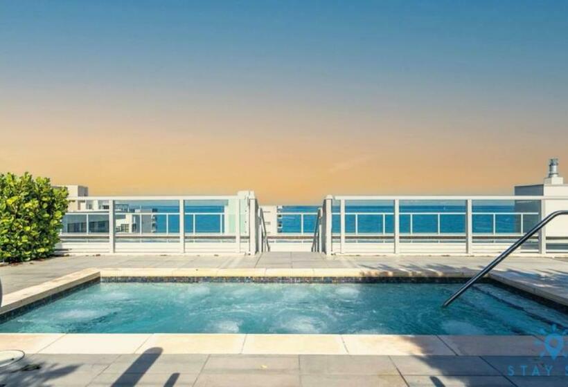 Talo 1 Makuuhuone, Beachfront Condo Rooftop Infinity Pool Studio
