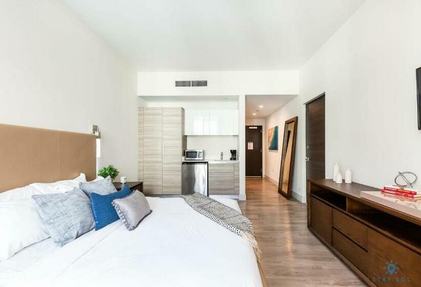 Talo 1 Makuuhuone, Beachfront Condo Rooftop Infinity Pool Studio