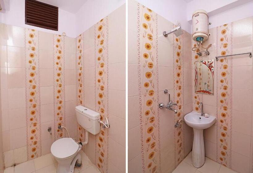 Quarto Triplo Clássico, Oyo 12775 Bharat Plaza