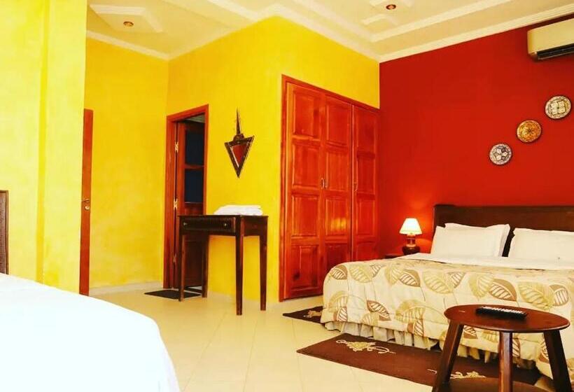 اتاق استاندارد سه نفره, La Rose Blanche