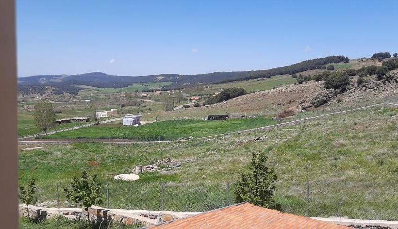 اتاق استاندارد سه نفره, La Rose Blanche