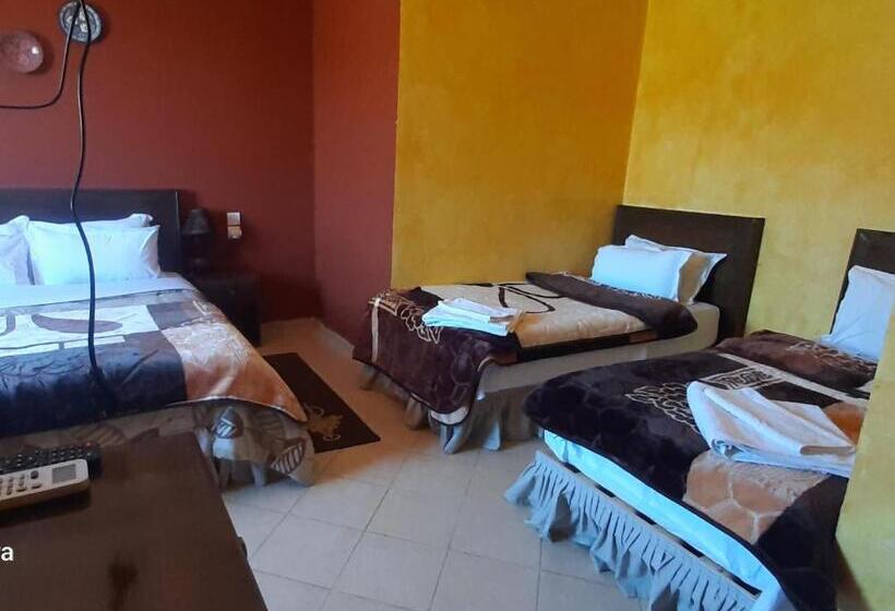 اتاق استاندارد سه نفره, La Rose Blanche