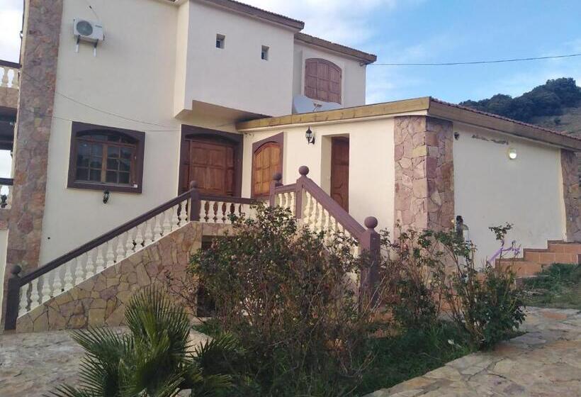 اتاق استاندارد چهار تخته, La Rose Blanche