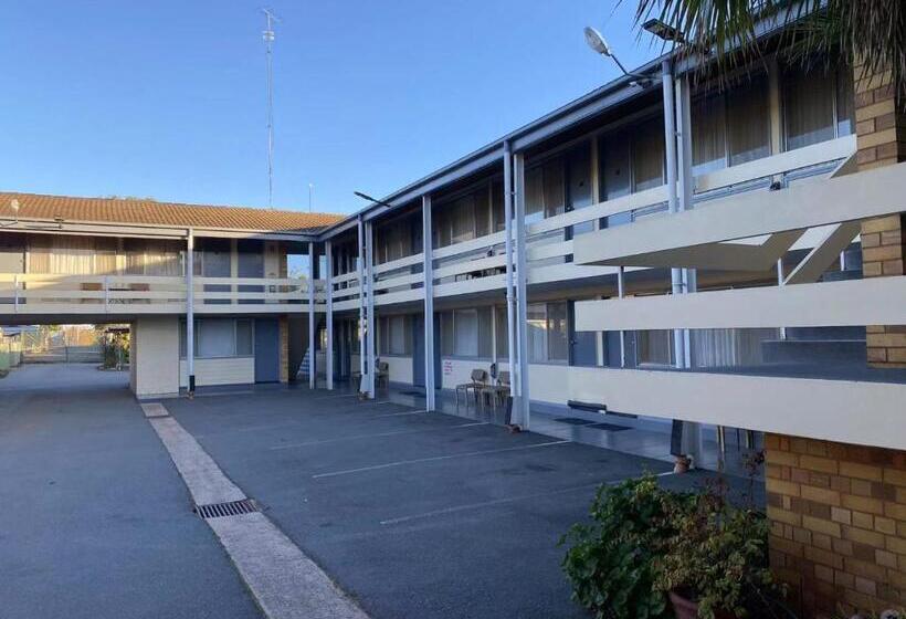 חדר סטנדרט מותאם לאדם עם מוגבלויות, Gateway Motor Inn