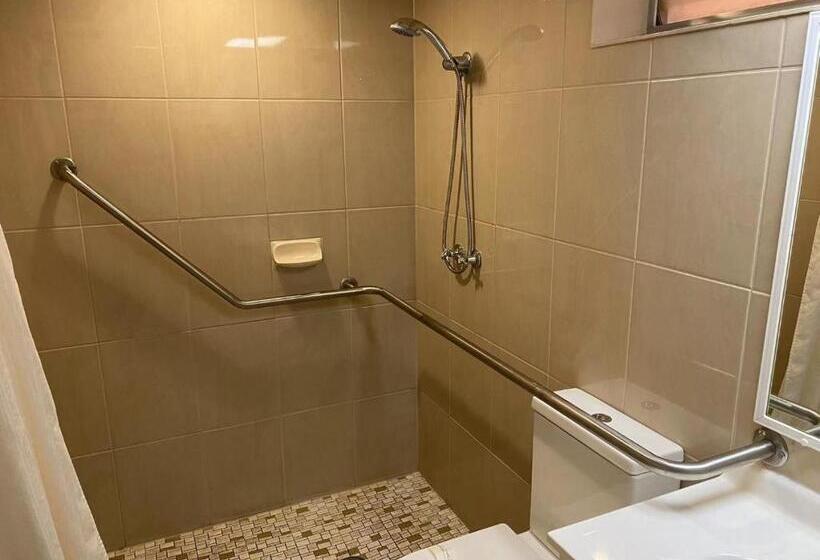 חדר סטנדרט מותאם לאדם עם מוגבלויות, Gateway Motor Inn