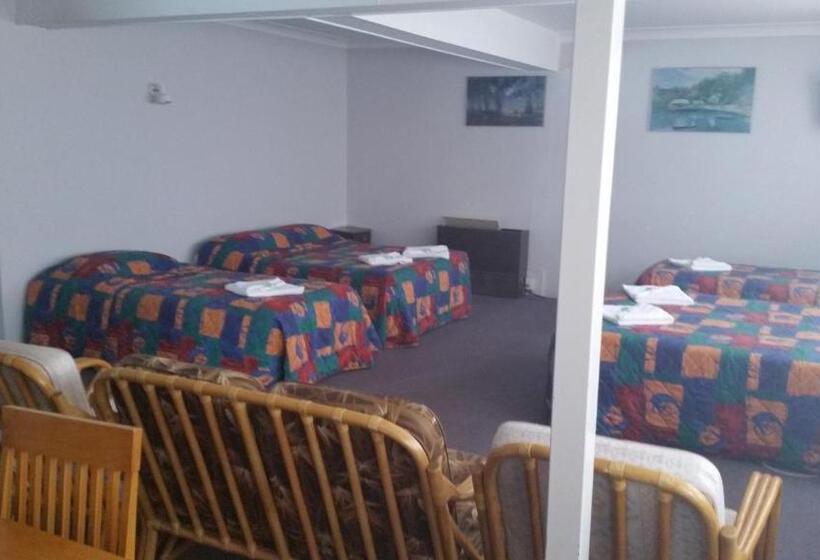 패밀리 룸, Gateway Motor Inn