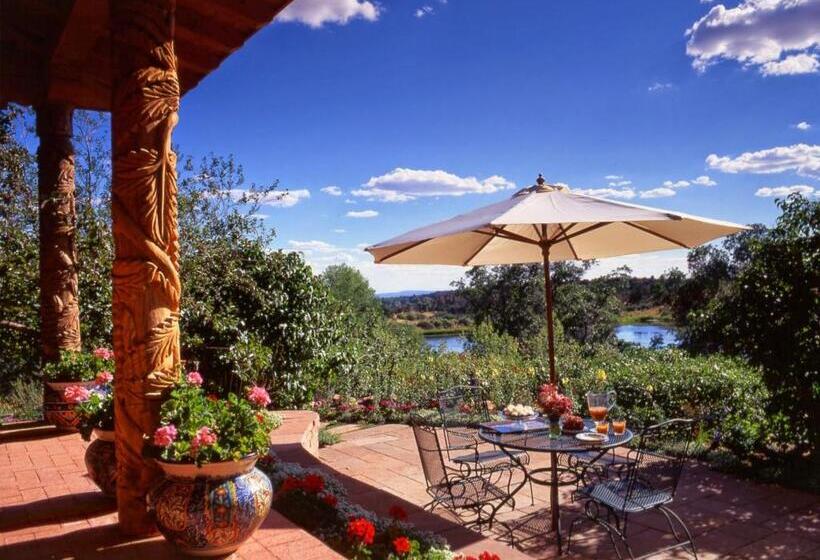 جناح ديلوكس, Blue Lake Ranch