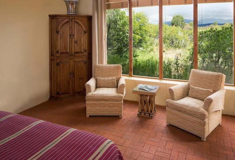 جناح ديلوكس, Blue Lake Ranch