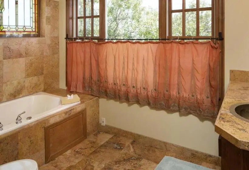 Suite with lake view, Blue Lake Ranch