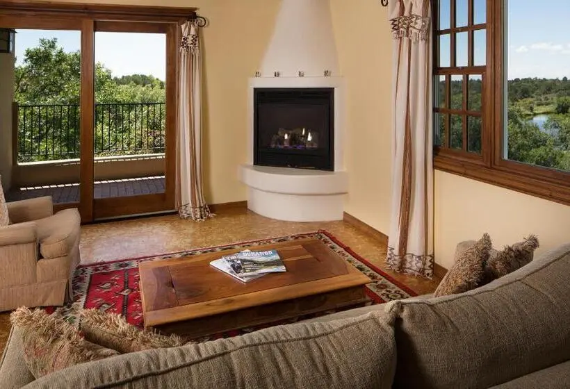 Suite with lake view, Blue Lake Ranch
