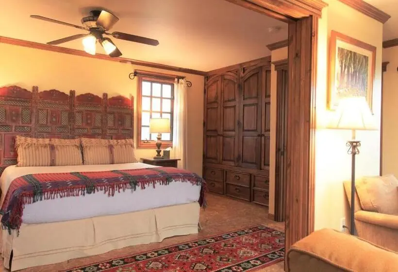 Suite with lake view, Blue Lake Ranch
