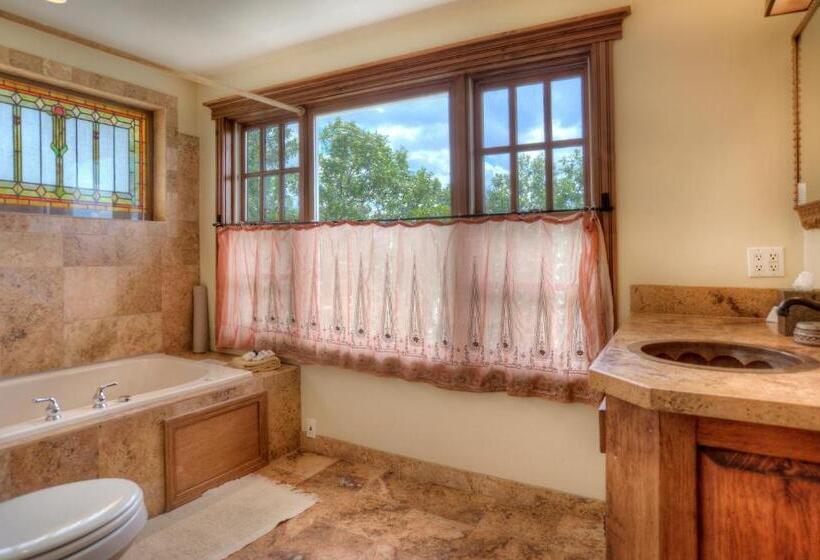 جناح مطل على البحيرة, Blue Lake Ranch