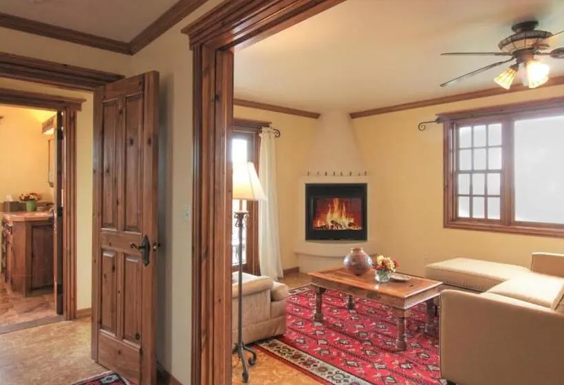 Suite with lake view, Blue Lake Ranch