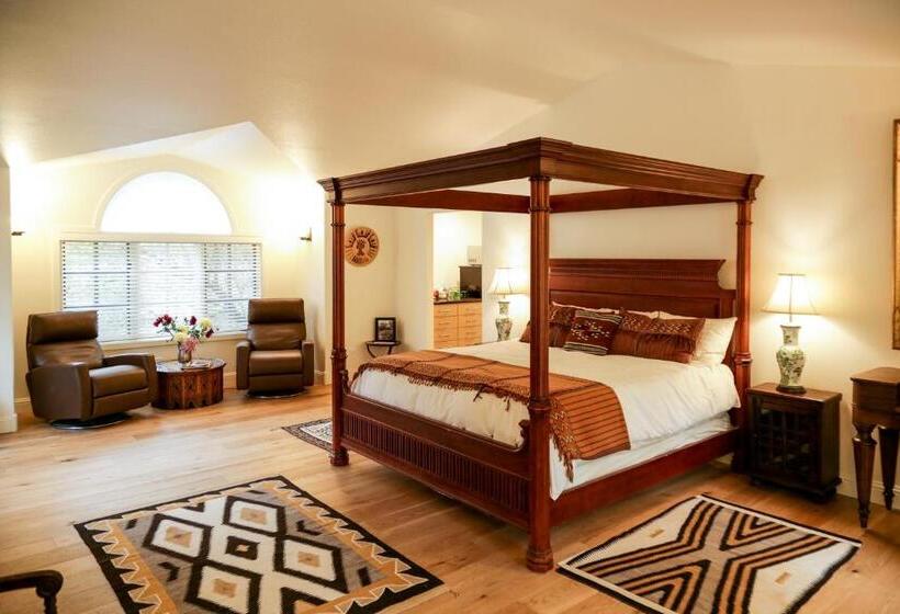 جناح سرير كينج, Blue Lake Ranch