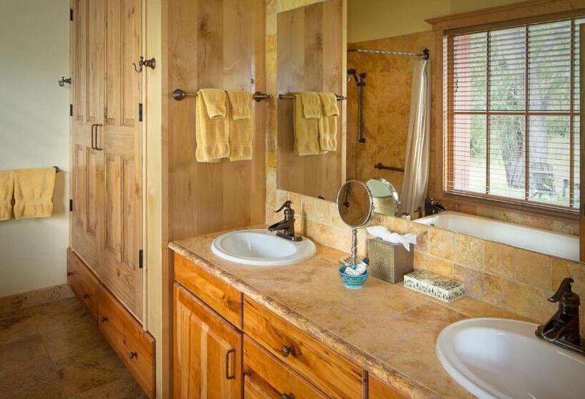 منزل غرفتين نوم, Blue Lake Ranch