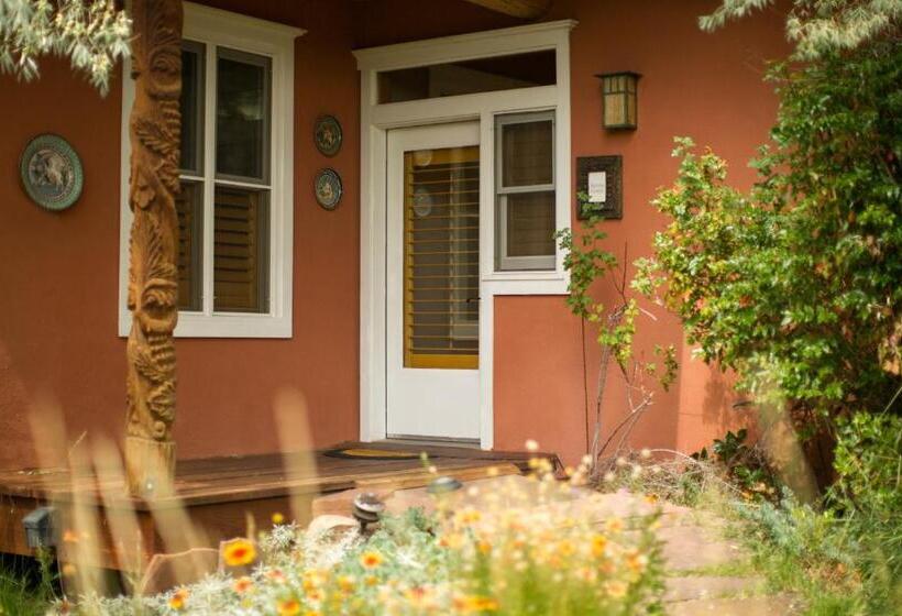 جناح سوبيريور, Blue Lake Ranch