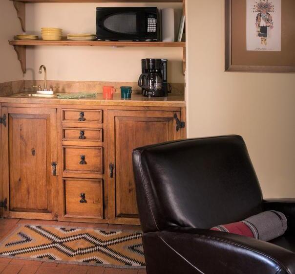 جناح ديلوكس, Blue Lake Ranch