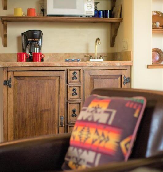 جناح ديلوكس, Blue Lake Ranch