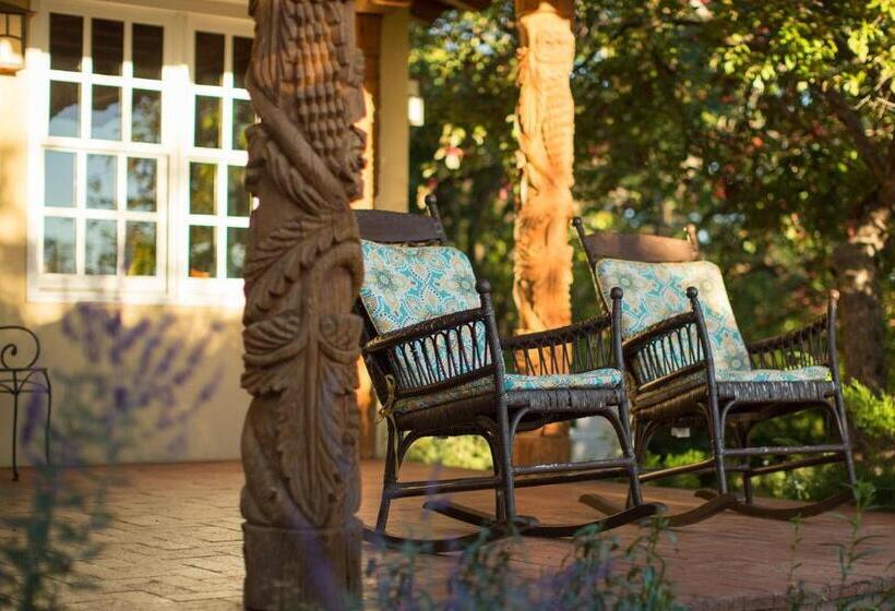 Suite with lake view, Blue Lake Ranch
