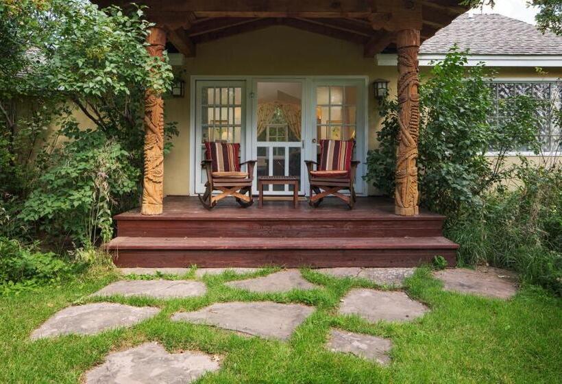 جناح سرير كينج, Blue Lake Ranch