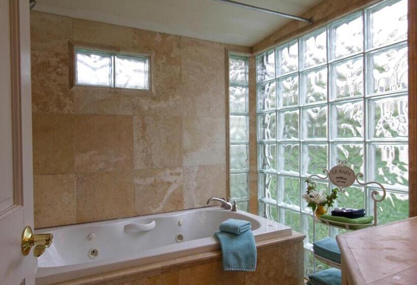 جناح, Blue Lake Ranch