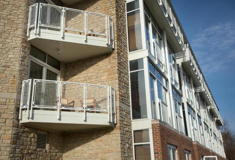 جناح مزوَّد بشرفة, Clifty Inn