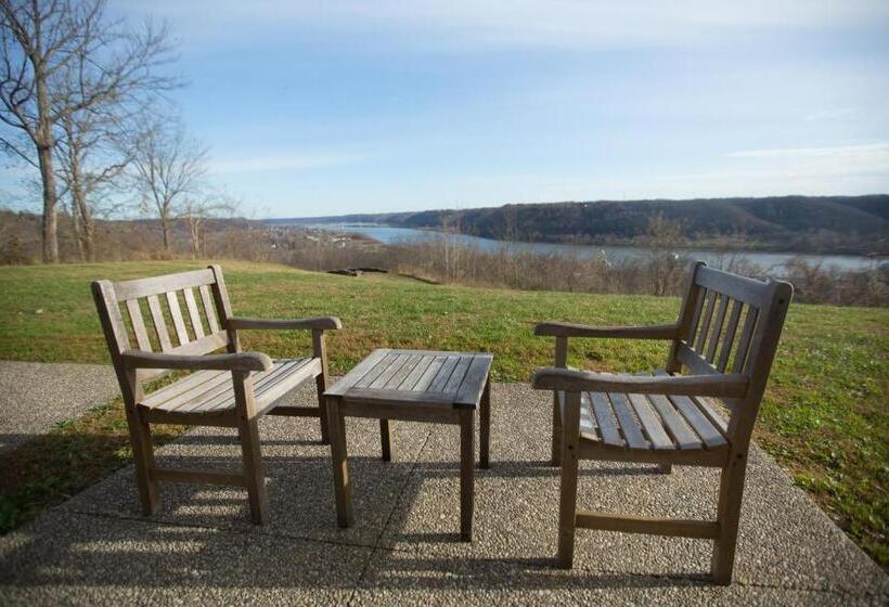 غرفة قياسية رباعية, Clifty Inn