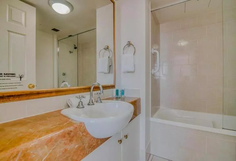 آپارتمان 2 خوابه, Bel Air On Broadbeach   Official
