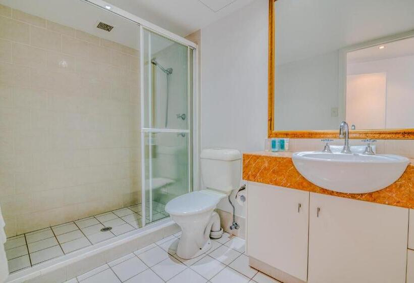 Superior 2-bedroom flat with sea view, Bel Air On Broadbeach   Official