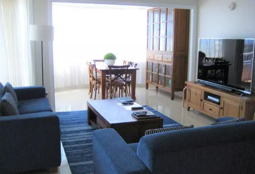 آپارتمان ممتاز دوخوابه رو به دریا, Bel Air On Broadbeach   Official