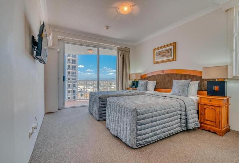 Superior 3-bedroom flat with sea view, Bel Air On Broadbeach   Official