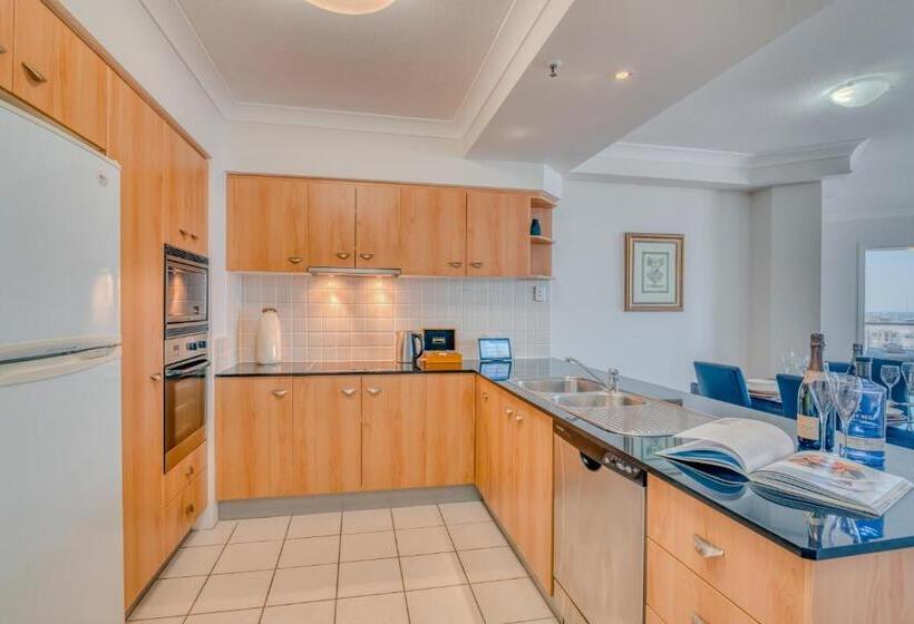 Superior 3-bedroom flat with sea view, Bel Air On Broadbeach   Official