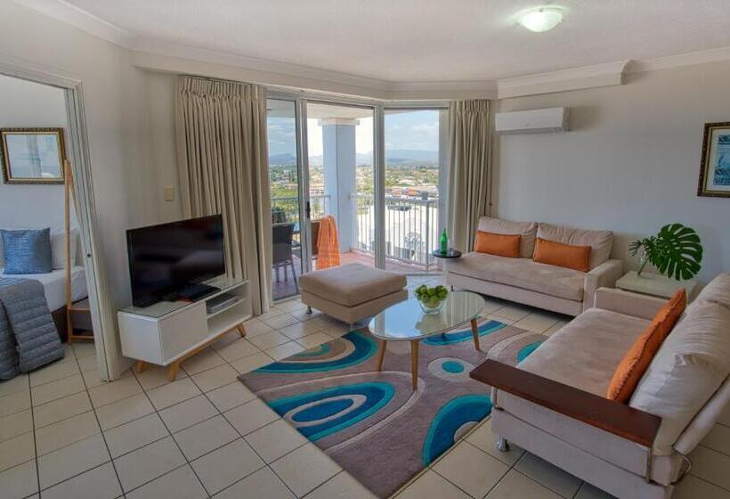 Superior 3-bedroom flat with sea view, Bel Air On Broadbeach   Official