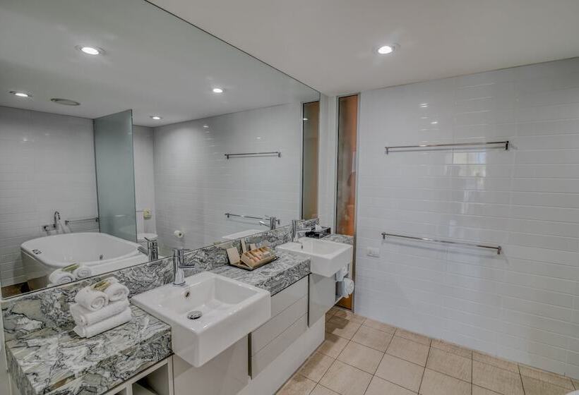 テラスつきの２ベッドルームアパートメント, Coconut Grove