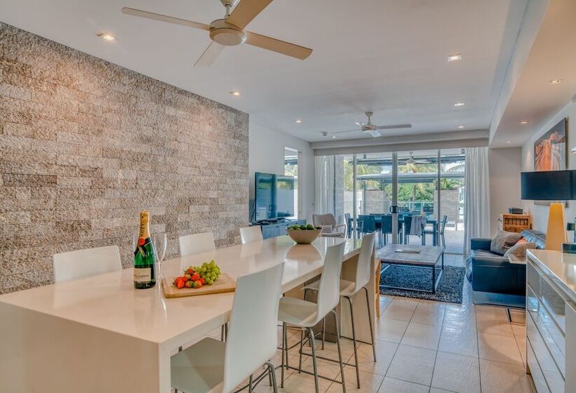 テラスつきの２ベッドルームアパートメント, Coconut Grove