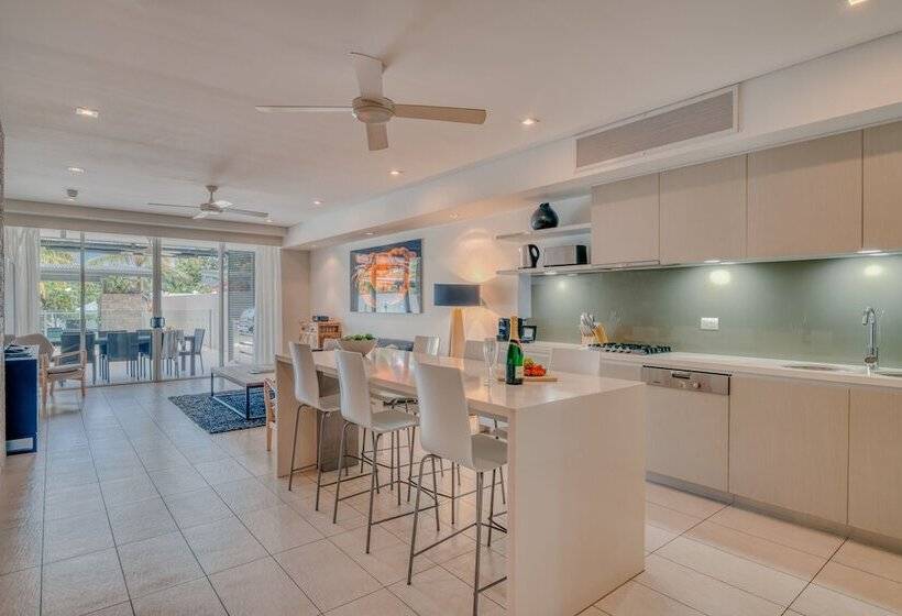 テラスつきの２ベッドルームアパートメント, Coconut Grove