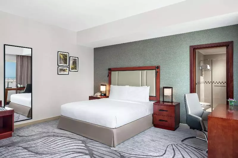 Deluxe-huone King-vuode, Doubletree By Hilton Ras Al Khaimah