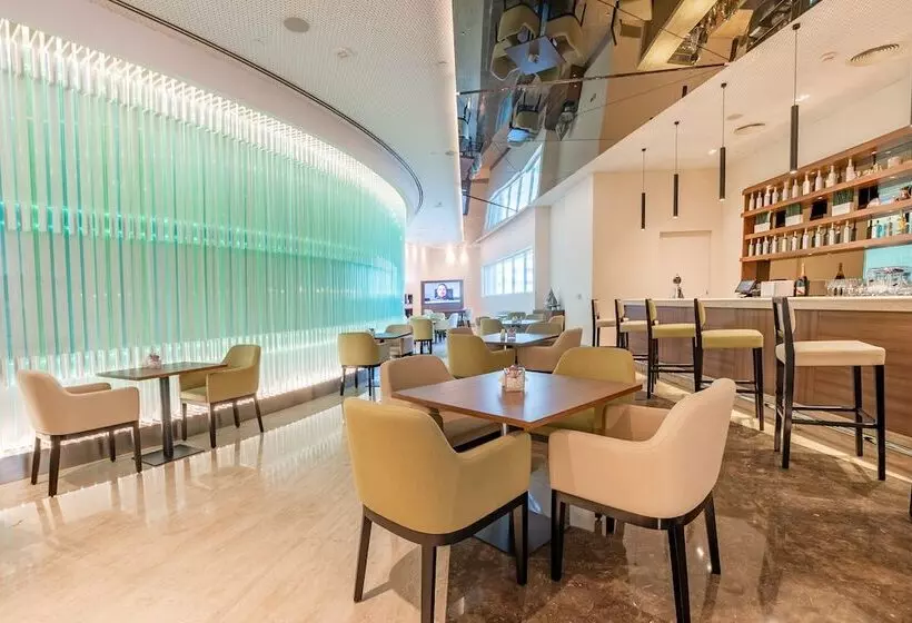 クラブルーム, Grand Millennium Al Wahda Hotel And Executive Apartments Abu Dhabi