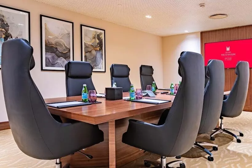 クラブルーム, Grand Millennium Al Wahda Hotel And Executive Apartments Abu Dhabi