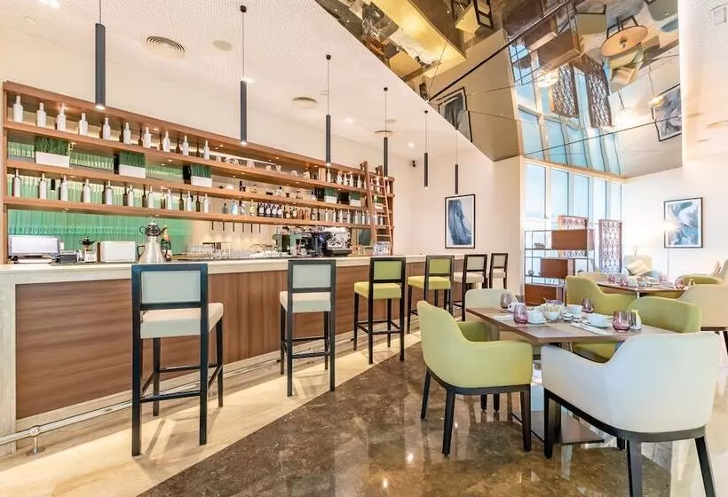クラブルーム, Grand Millennium Al Wahda Hotel And Executive Apartments Abu Dhabi