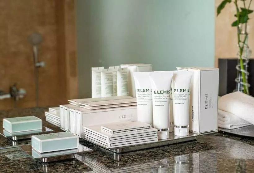 クラブルーム, Grand Millennium Al Wahda Hotel And Executive Apartments Abu Dhabi