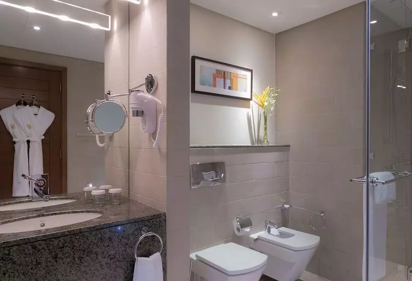 スーペリアールーム, Grand Millennium Al Wahda Hotel And Executive Apartments Abu Dhabi