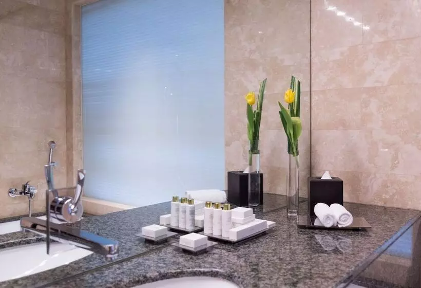 クラブルーム, Grand Millennium Al Wahda Hotel And Executive Apartments Abu Dhabi